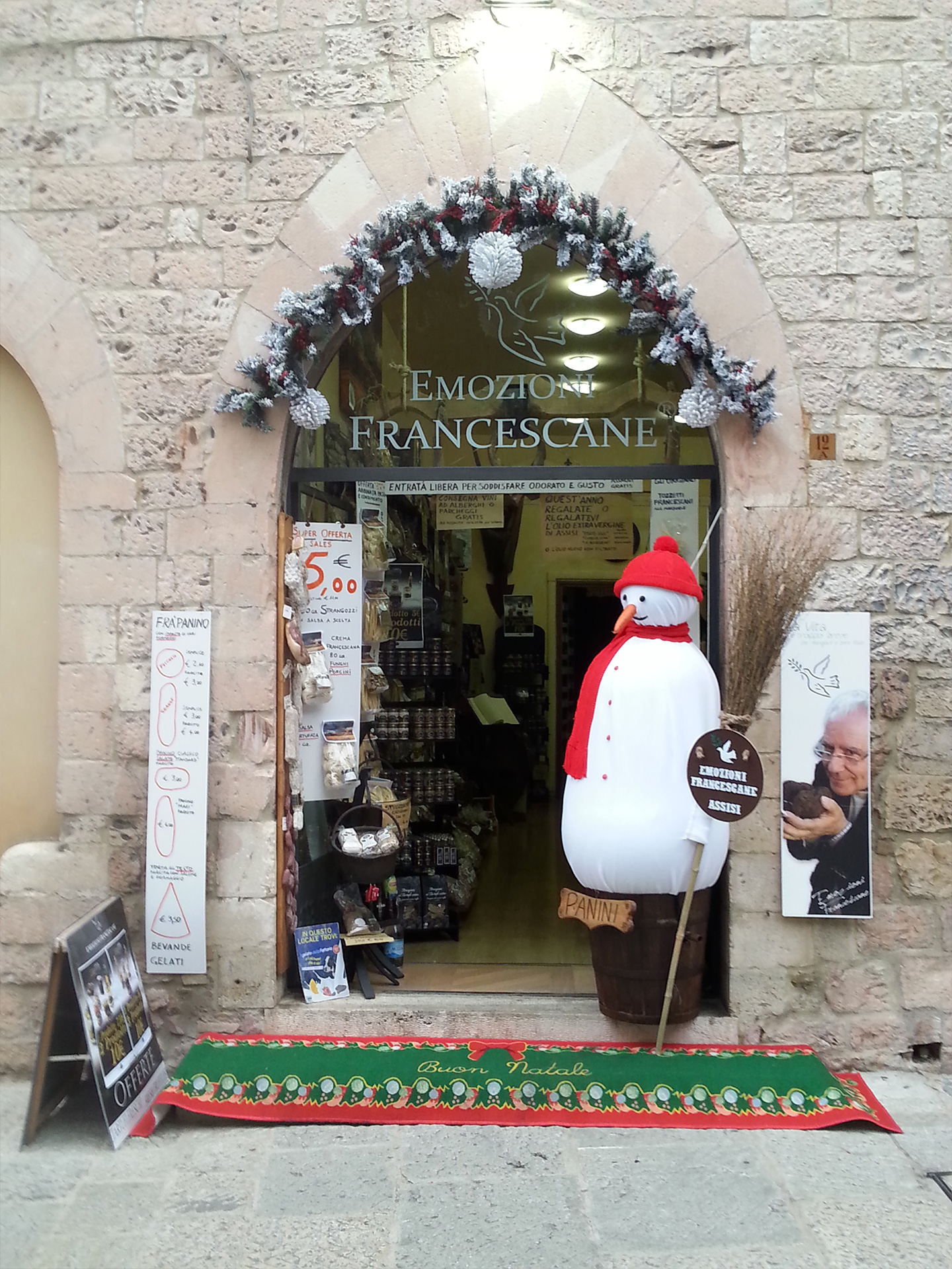 Emozioni Francescane esterno bottega Emozioni Francescane esterno bottega