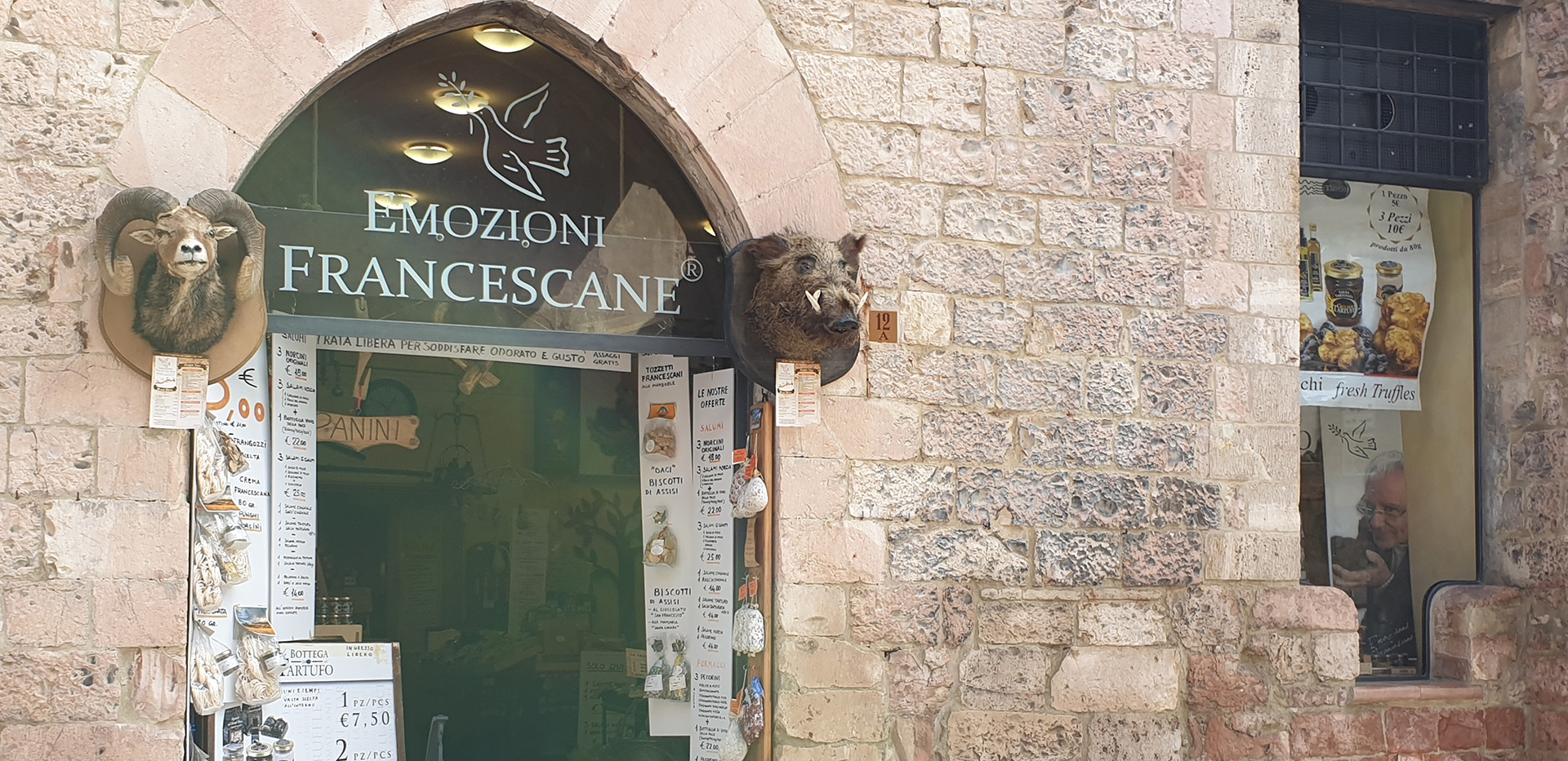 Emozioni Francescane esterno bottega Emozioni Francescane esterno bottega