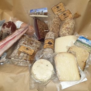 Wurstwaren und Käse